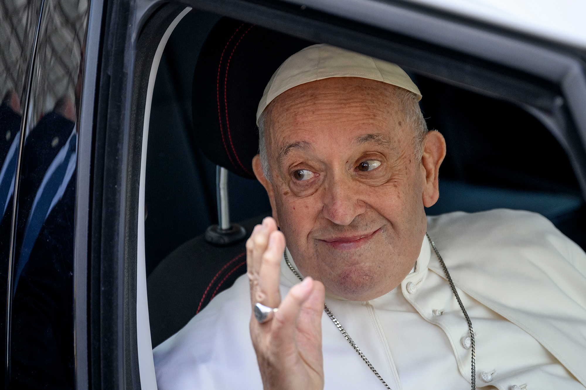 'White flag' of the Pope: Francis' controversial statements on Ukraine's war and his ambiguous stance